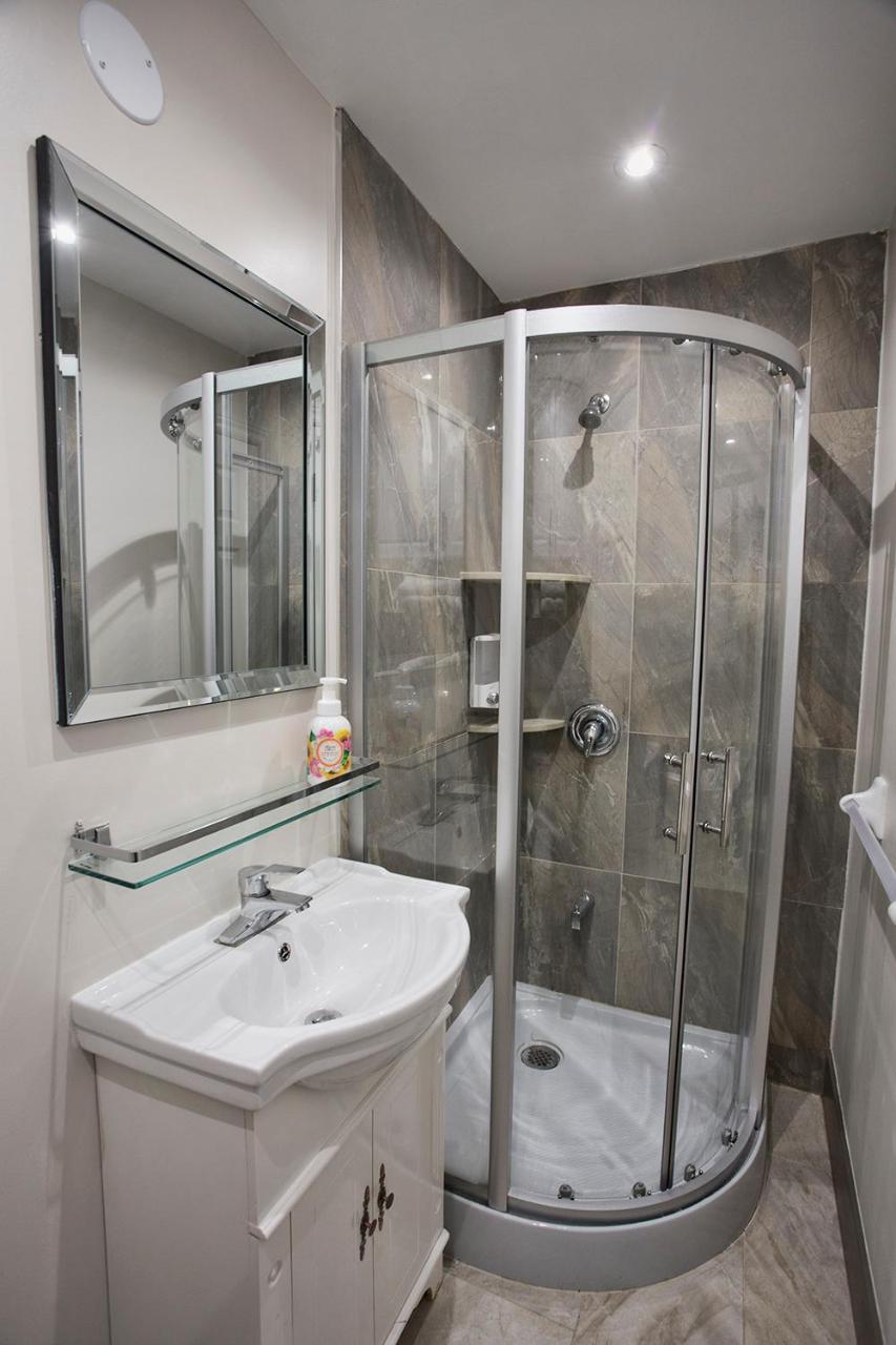 Toronto Rooms And Suites Dış mekan fotoğraf