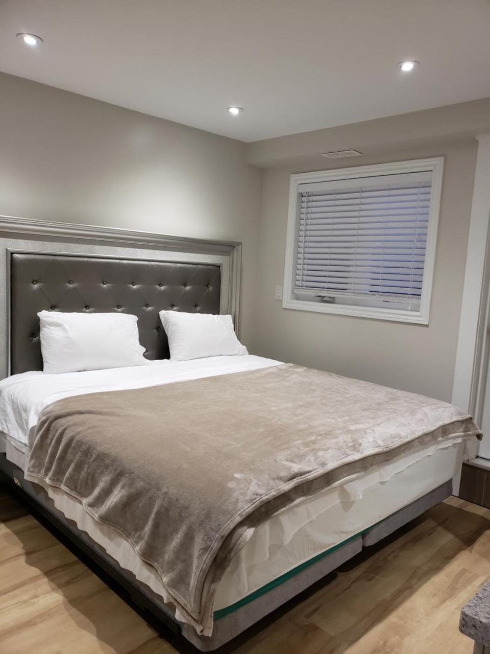 Toronto Rooms And Suites Dış mekan fotoğraf